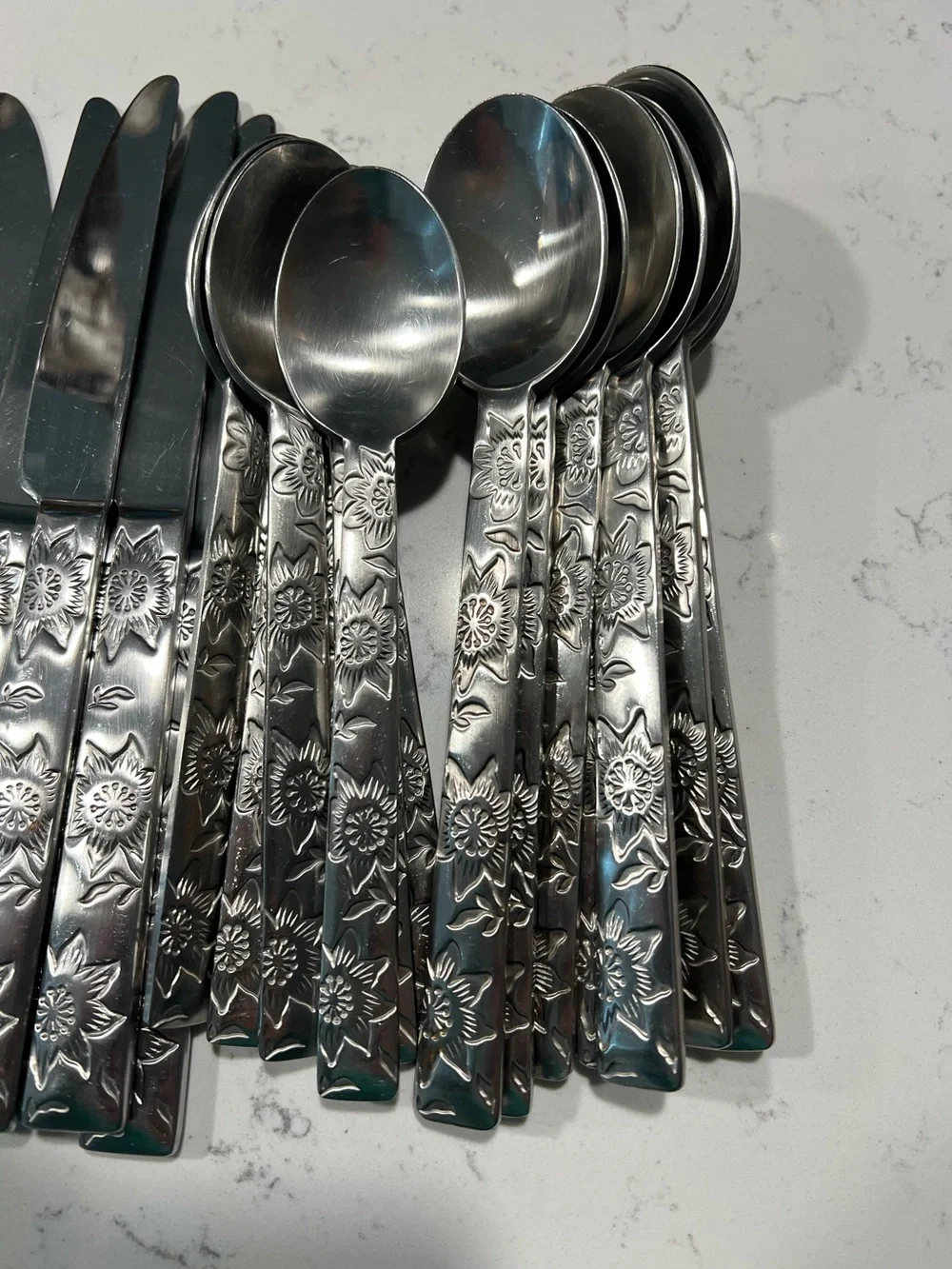 Pfaltzgraff Nautica Island Flower Stainless Steel Flatwear Set. Serves 8 =40 Pcs